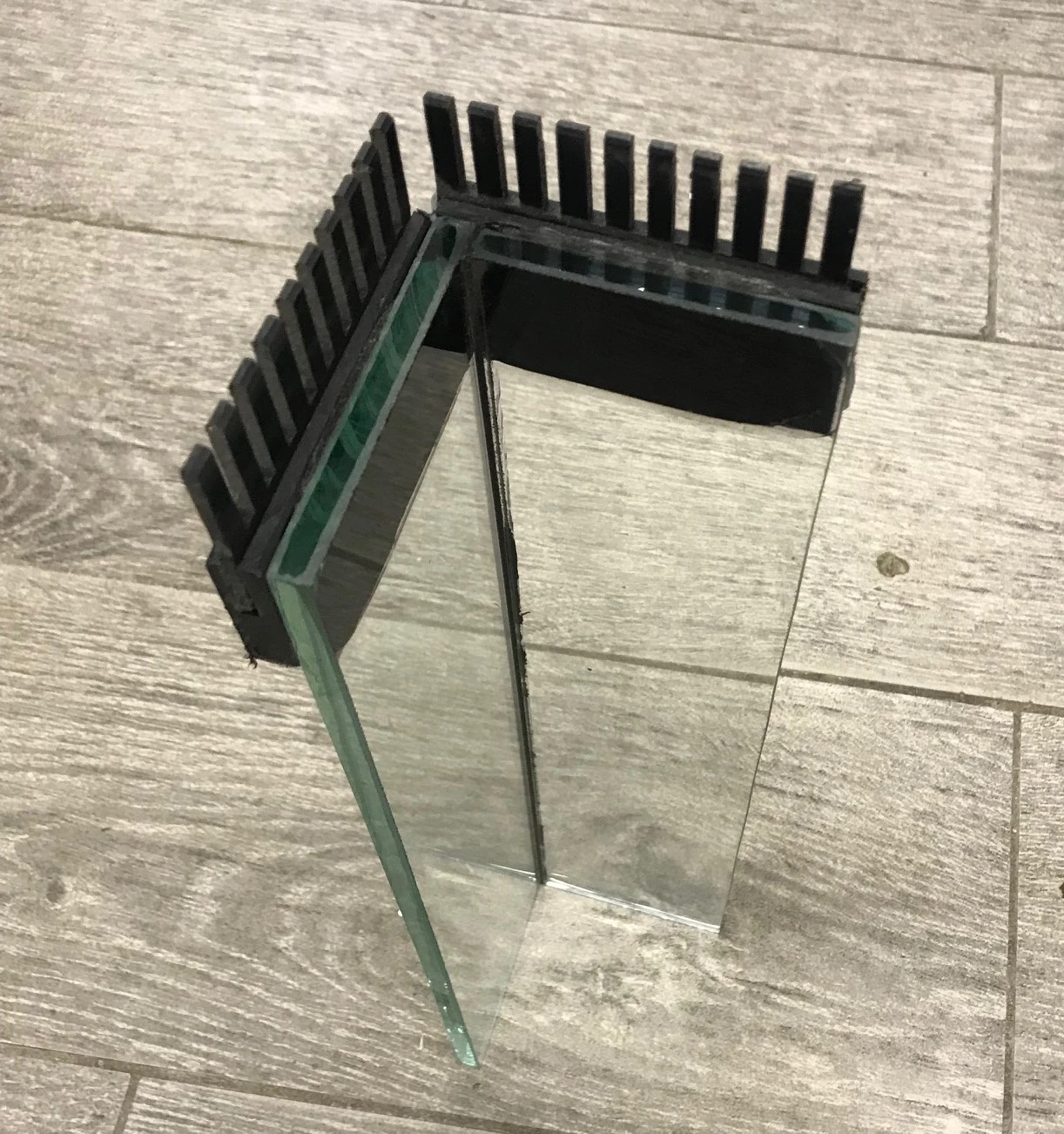 Overløbskasse med kam 8 x 8 x 36 cm